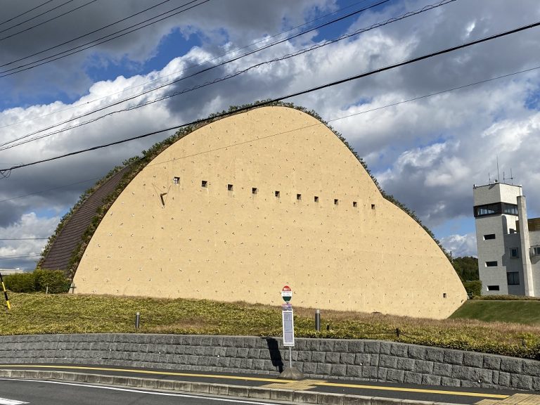 多治見駅からのバスはモザイクタイルミュージアムの目の前にバス停にとまります。