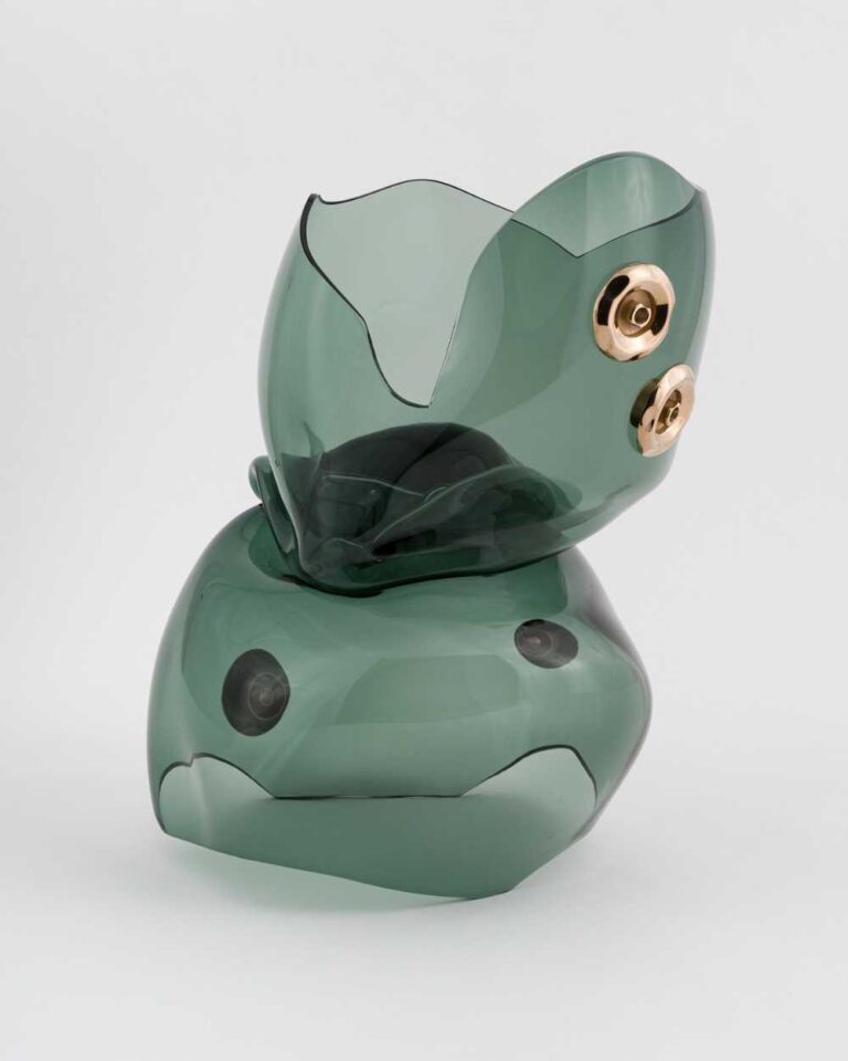 田島美加作,アニマ11,2022 年　黒ガラス、ブロンズ製ジェットノズル