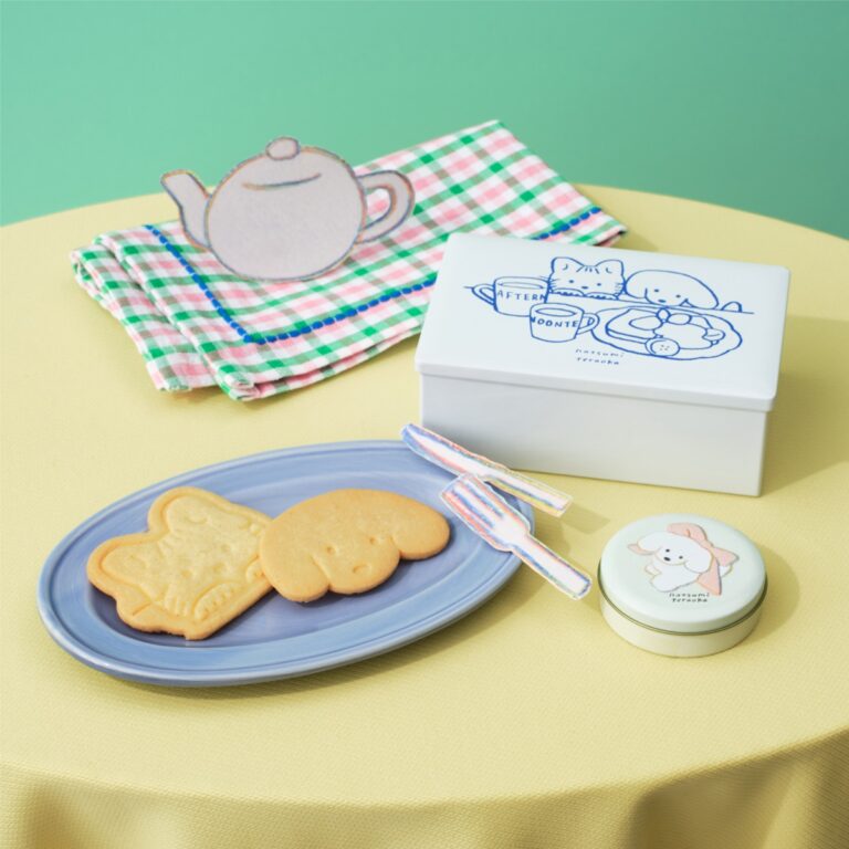 TEA TIME缶 ￥2,160、エンボスミント缶 ￥864