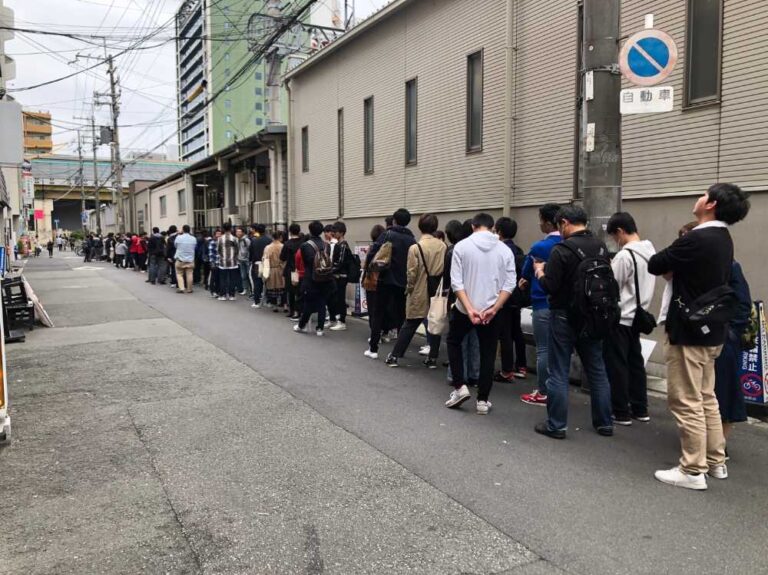 週末の人類みな麺類 行列の様子
