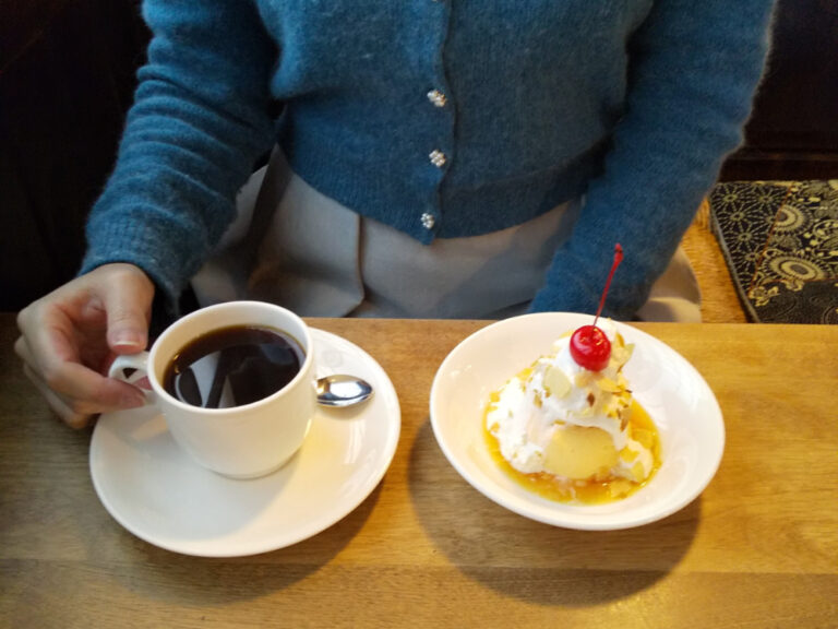ブレンドコーヒー800円、プリン●●円