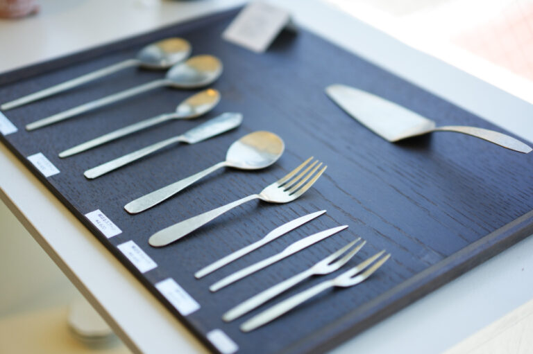 松本市在住の作家・守田詠美さんによるカトラリー。1本1本手作業で作られている