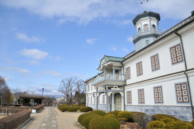 建物は地元の大工棟梁・立石清重が設計施工した