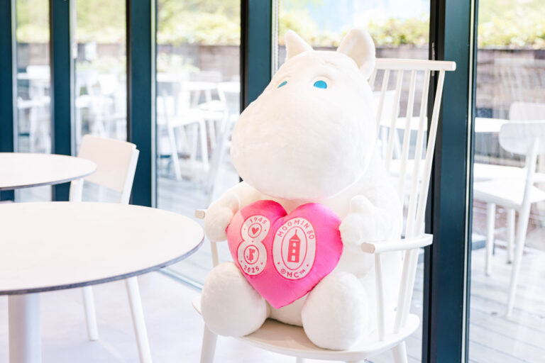 ムーミン80周年記念「おすわりムーミン」