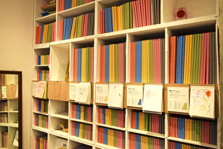 種類とサイズが豊富なスケッチブックのコーナー