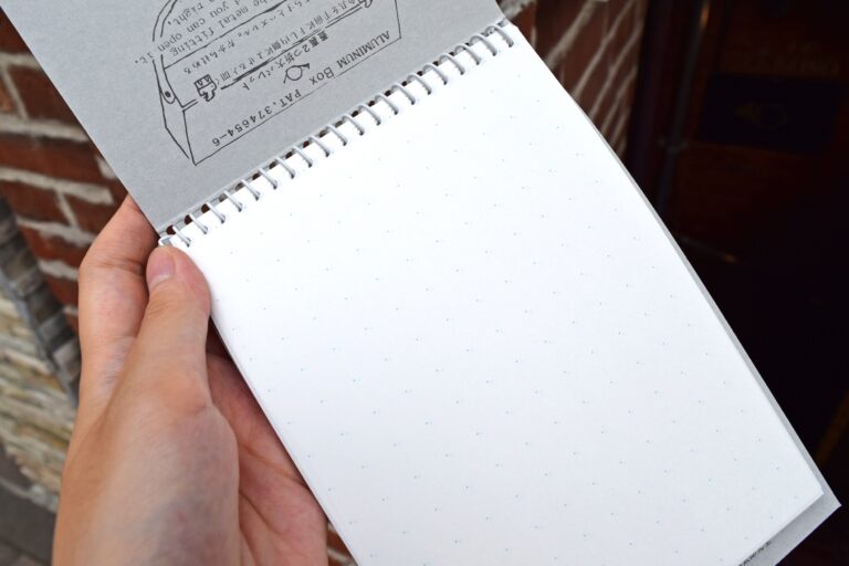 「スケッチブック - ウス点」。うっすらと見える水色の点が特徴です。