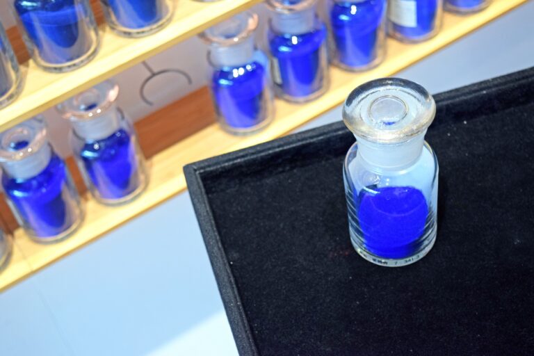 「新岩 美群青」