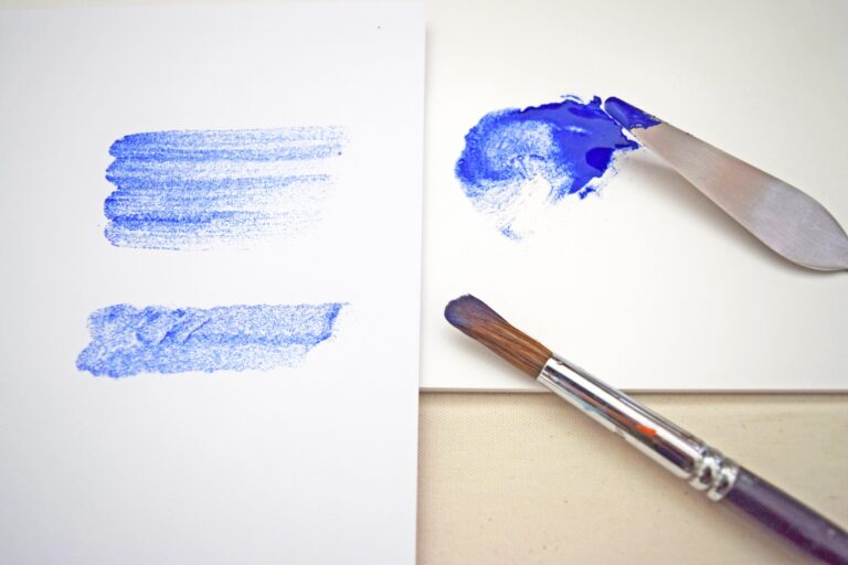 筆者が自宅で手作りした「新岩 美群青」の水彩絵具