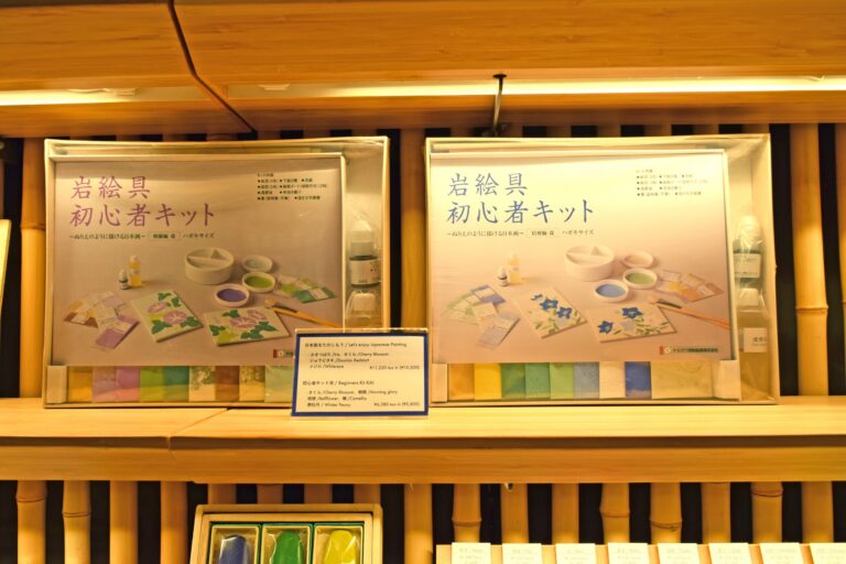 日本画にチャレンジしたい方におすすめの「岩絵具 初心者キット改」