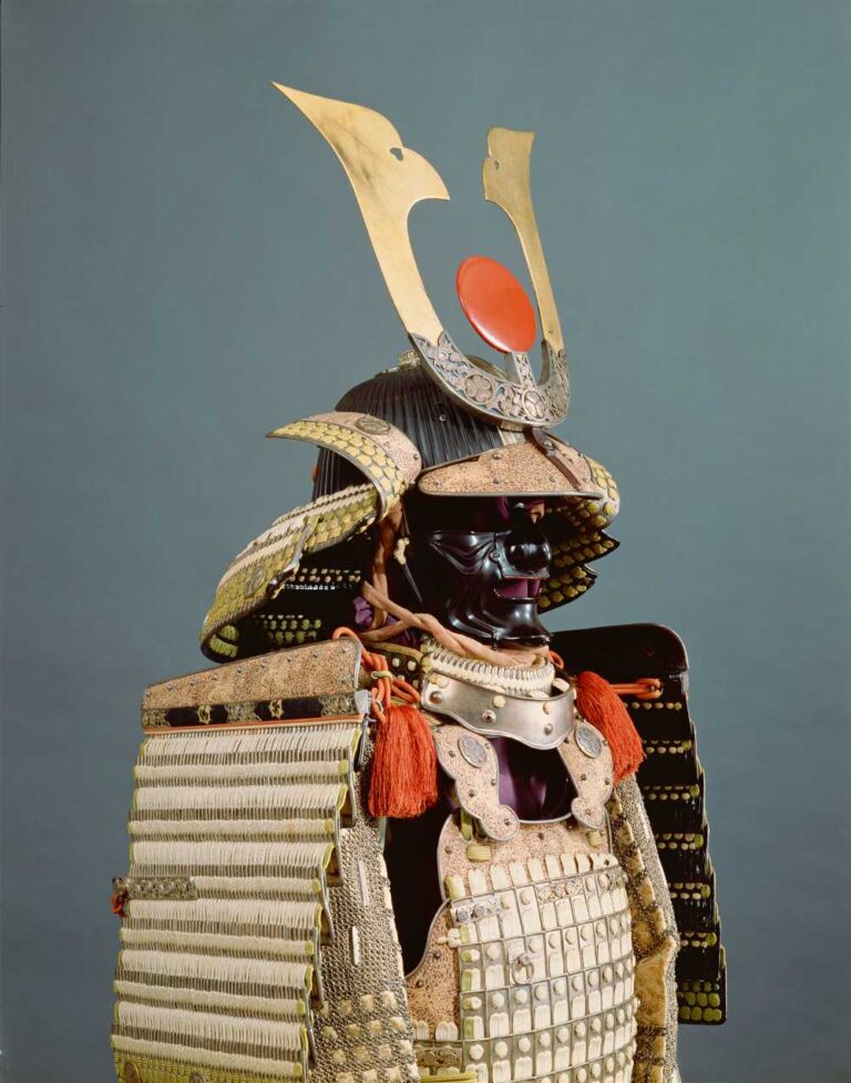 銀溜白糸威具足　徳川義直所用