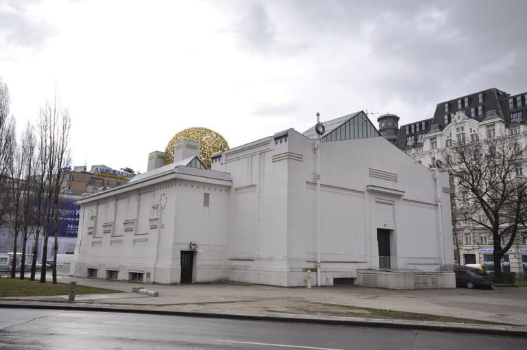 分離派会館の外観, Secession hall (4609012249), Public domain, via Wikimedia Commons.