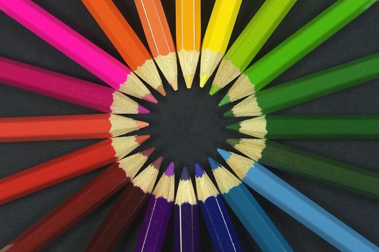 1024px-Colouring_pencils