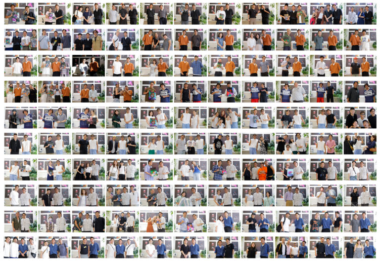 来場者との記念ショット。