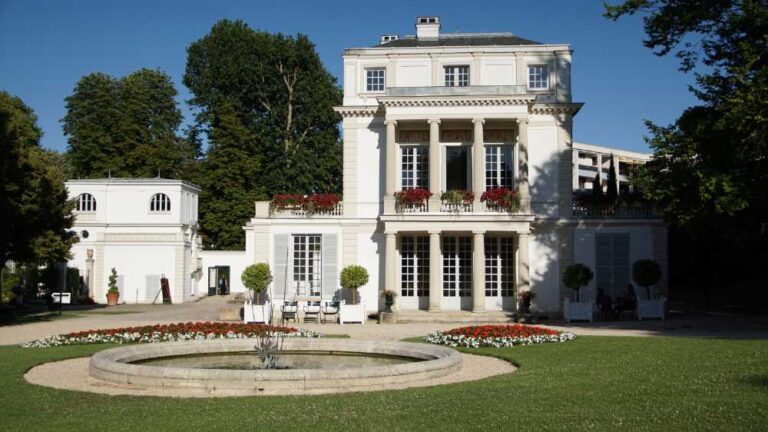 イェールのカイユボット邸、庭園からの眺め