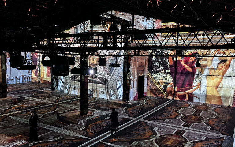 倉庫でクリムトに包まれる。ウィーン世紀末芸術「美の黄金時代」展―THE