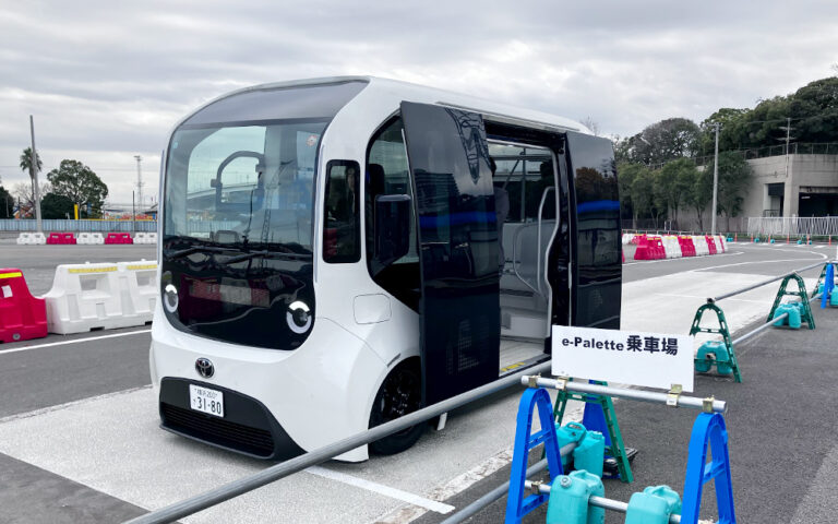 会場への移動手段のひとつモビリティ(e-Palette)