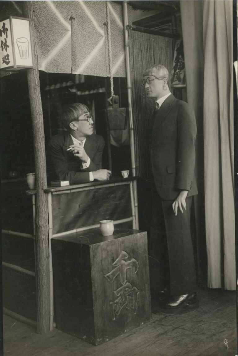 ボリス・リプニツキ《アトリエの藤田（自分を模したマネキンと）》1925年頃　シャーマン・コレクション（河村泳静氏所蔵／伊達市教育委員会寄託）