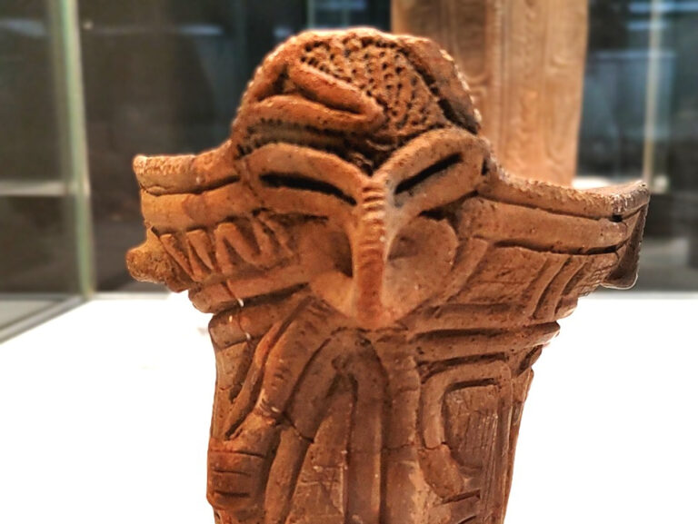 ⑤「顔面装飾付深鉢形土器」茅野市尖石縄文考古館 筆者撮影