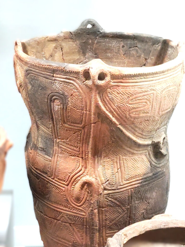 ⑥「深鉢形土器」茅野市尖石縄文考古館 筆者撮影