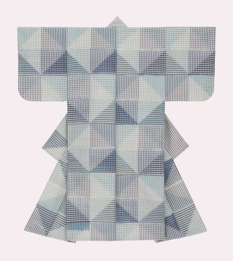 小袖《Francesco》 2020年　志村ふくみ監修　制作 都機工房　絹糸/臭木、藍 【前期展示】