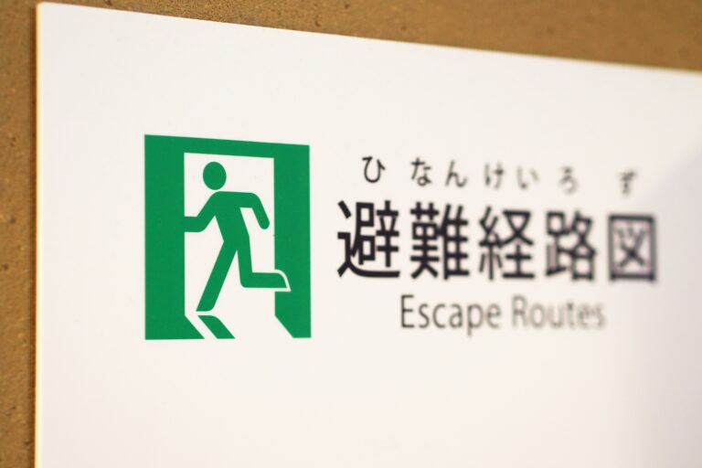 非常口のピクトグラム(筆者撮影)