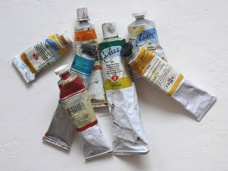 チューブ絵の具