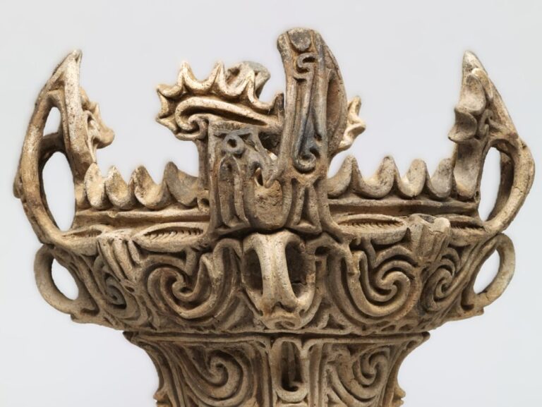 火焰型土器　出典：ColBase,一部改変