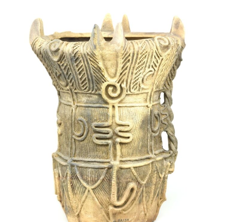 深鉢形土器　出典：ColBase, 一部改変