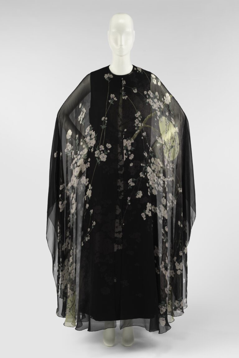 森英恵《イヴニングアンサンブル》1974年　ハナヱ・モリ　メトロポリタン美術館、ニューヨーク　1996年メアリー・グリッグス・バーク氏寄贈(1996. 130. 6a,b)©The Metropolitan Museum of Art. Image source: Art Resource, NY