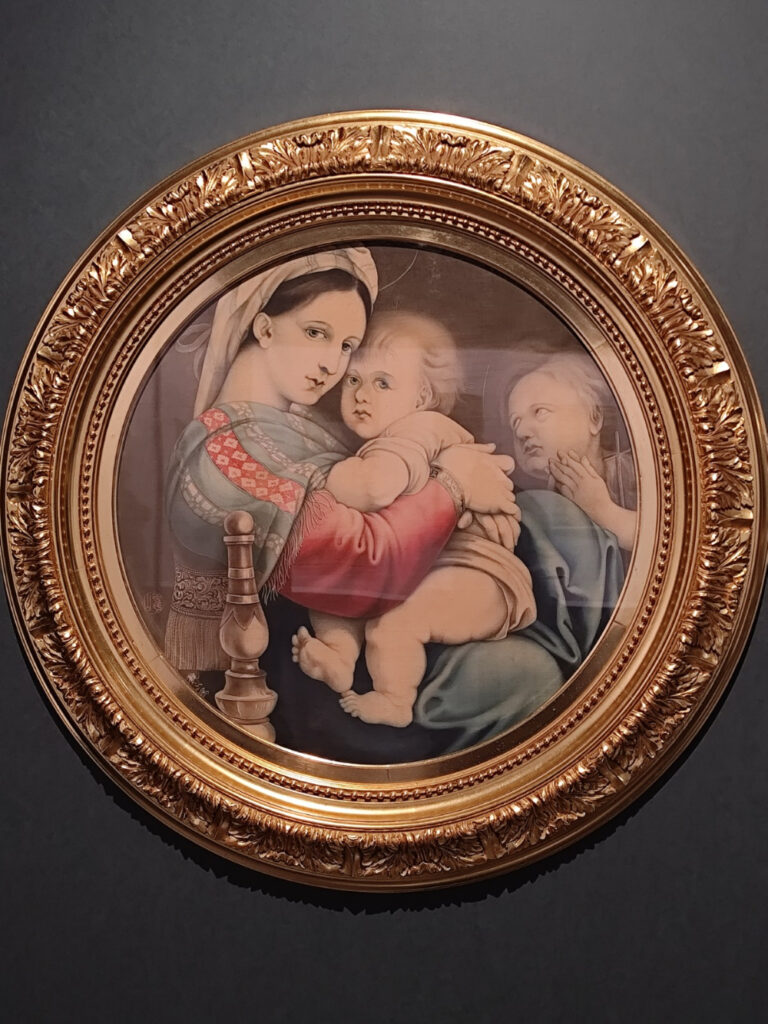 （展示風景より）下村観山　《小椅子の聖母》 （ラファエロ）の模写　56✕54.5cm　　1904（明治37）年　横浜美術館（筆者撮影）