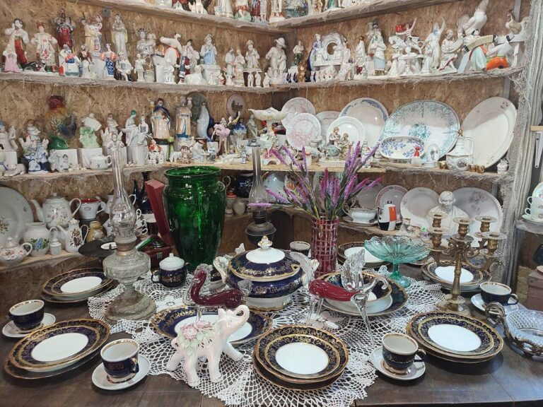 1280px-2024.05.01_Nowogrodek_Navahrudak_Vintage_Shop_Old_Porcelaine