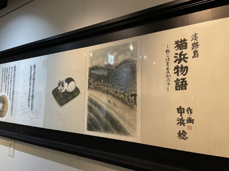 壁一面に広がる猫浜物語