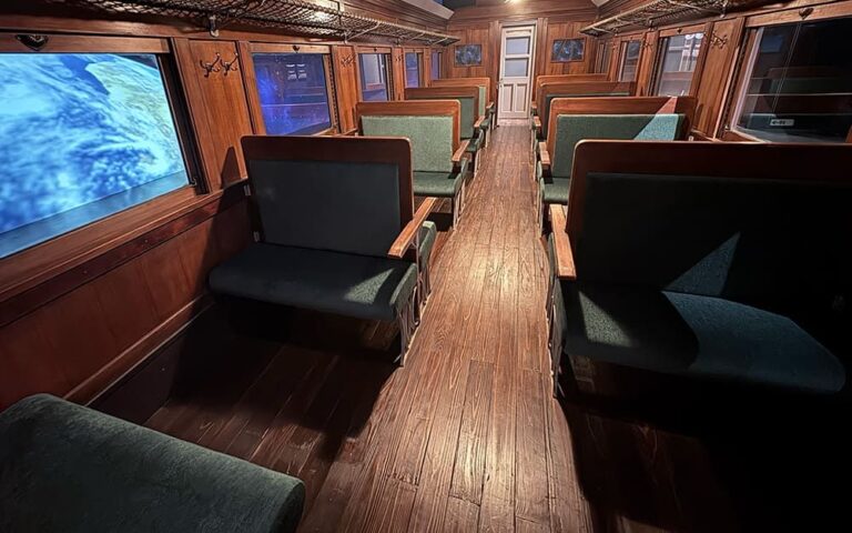 05_●第４会場（列車内）