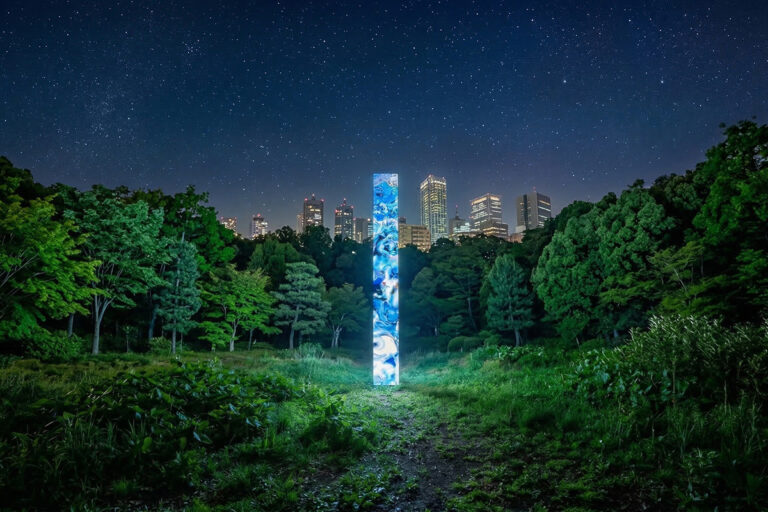 『リキッドユニバース：蒼氓蟲譜/Liquid Universe: Sōbō Chūfu — An Unclassifiable Entomologia of the Luminous Swarm』 （Visible CONNECTION：眺望のもり）／落合陽一／日本