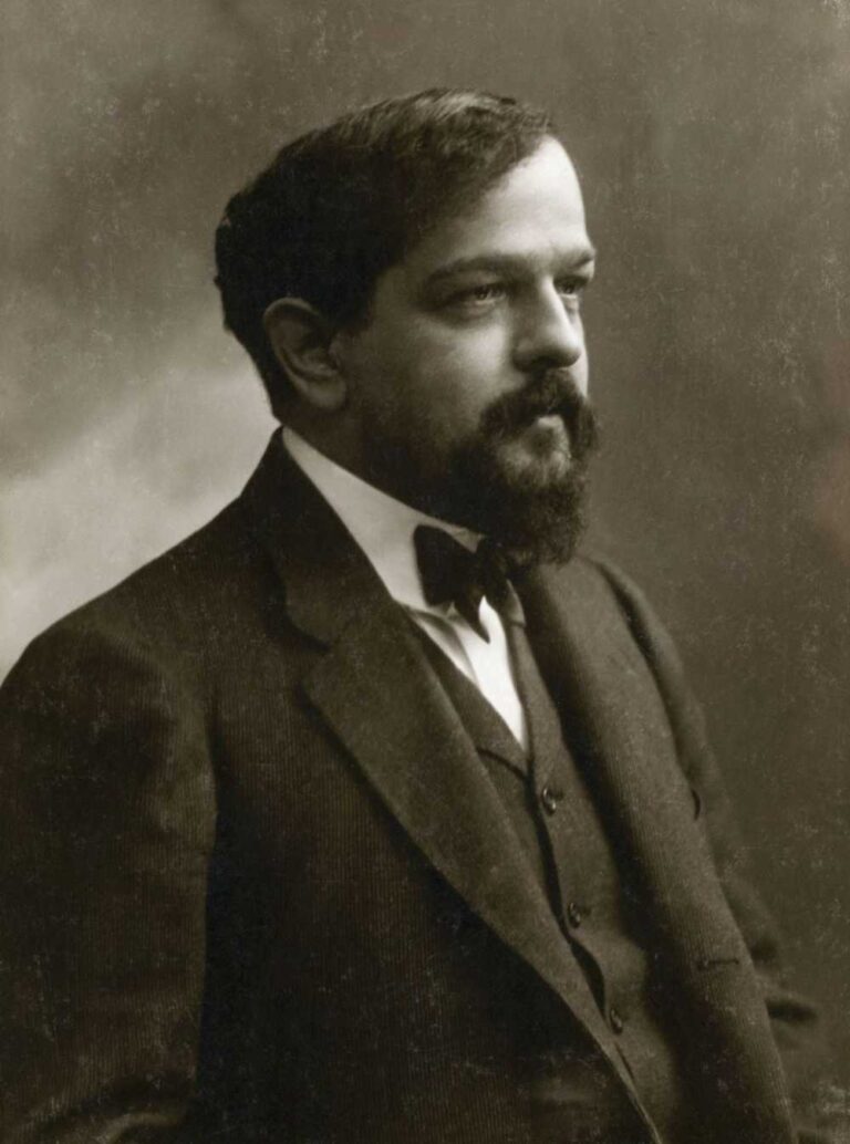 クロード・ドビュッシー。フェリックス・ナダール撮影の肖像写真（1908年頃）