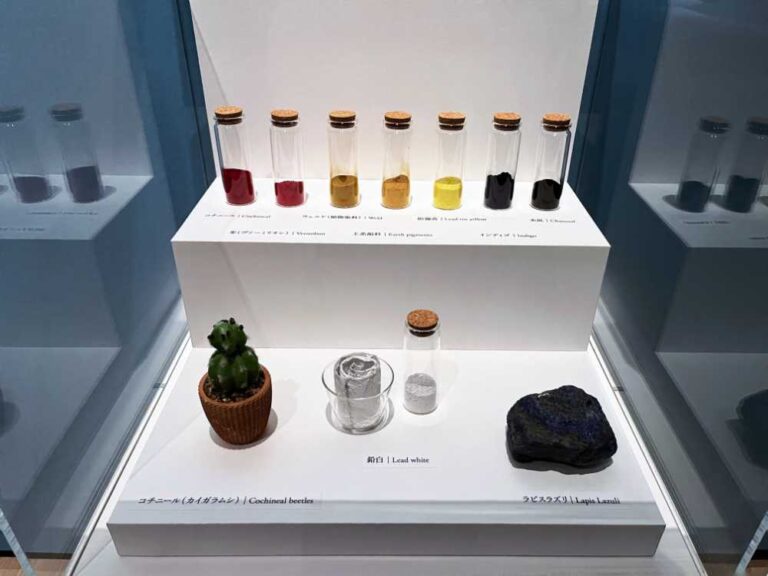 フェルメールが使用した顔料の展示